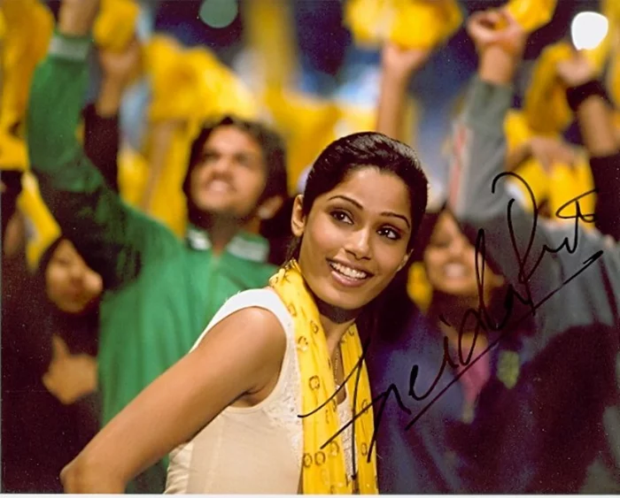 Freida Pinto autograph
