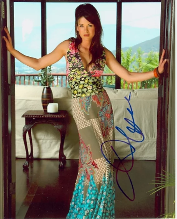 Danneel Harris autograph
