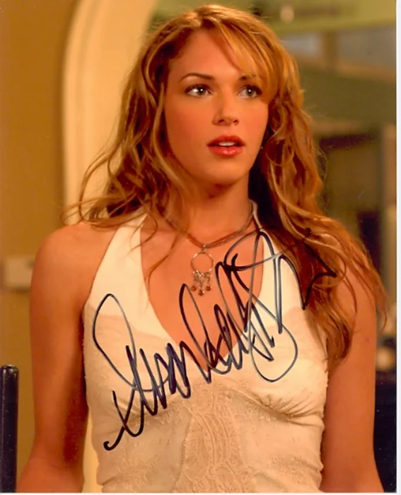 Amanda Righetti autograph