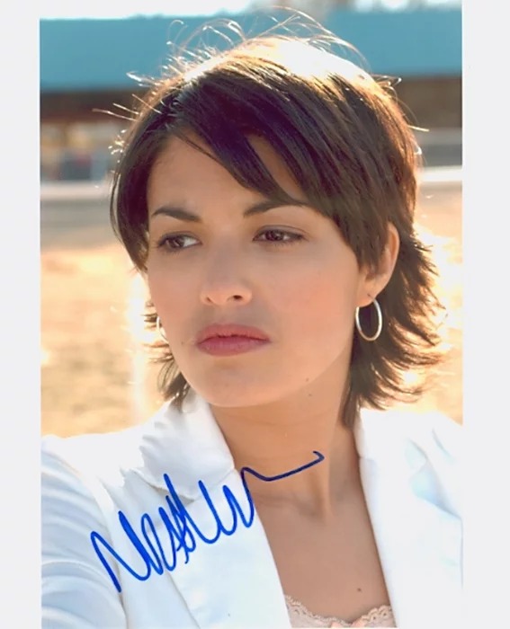 Nicole Tubiola autograph