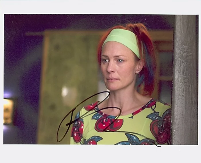 Robin Wright autograph