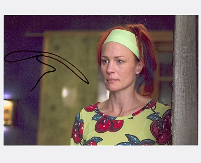 Robin Wright autograph
