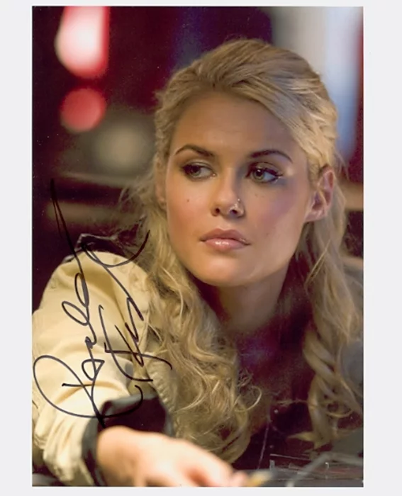 Rachael Taylor autograph