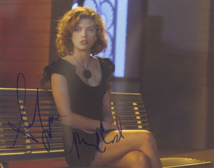 AnnaLynne McCord autograph