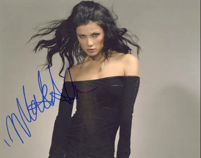 Natassia Malthe autograph