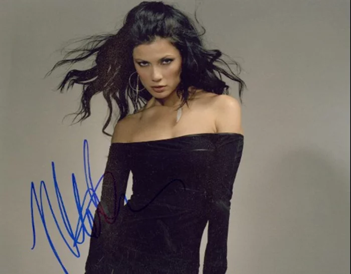 Natassia Malthe autograph
