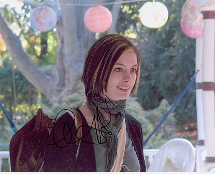 Anne Hathaway autograph