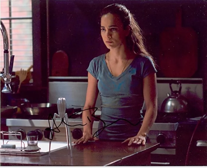 Alice Braga autograph