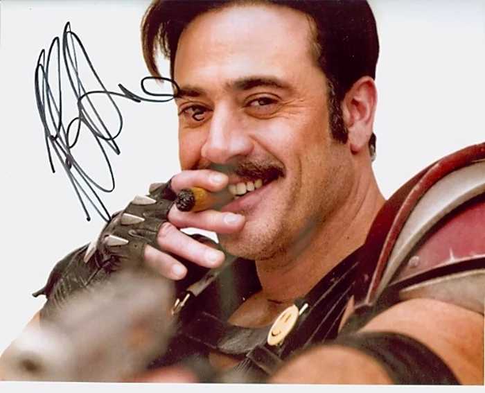 Jeffrey Dean Morgan autograph