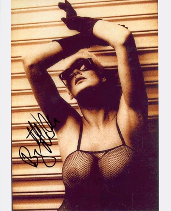 Brigitte Nielsen autograph