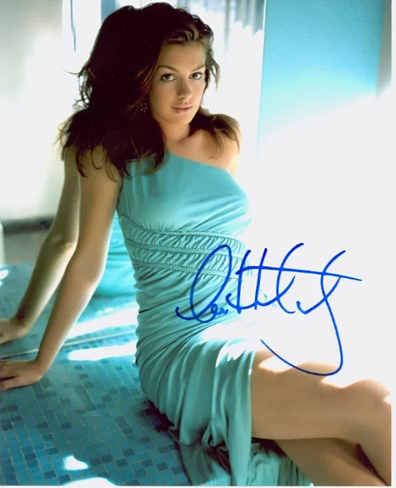 Anne Hathaway autograph