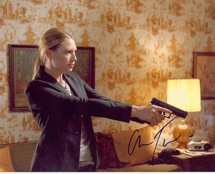 Anna Torv autograph