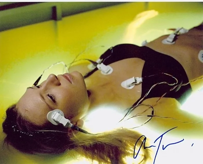 Anna Torv autograph