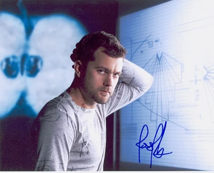 Joshua Jackson autograph