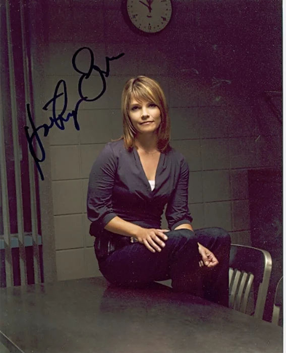 Kathryn Erbe autograph