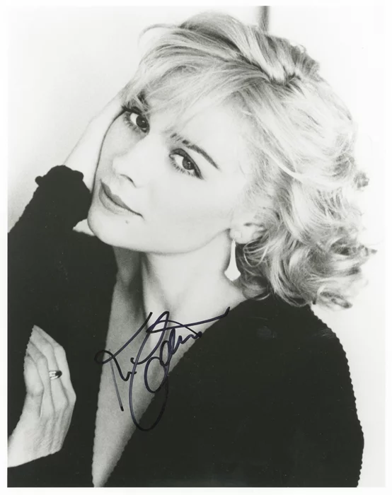 Kim Cattrall autograph