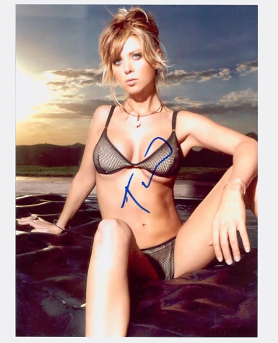 Tara Reid autograph
