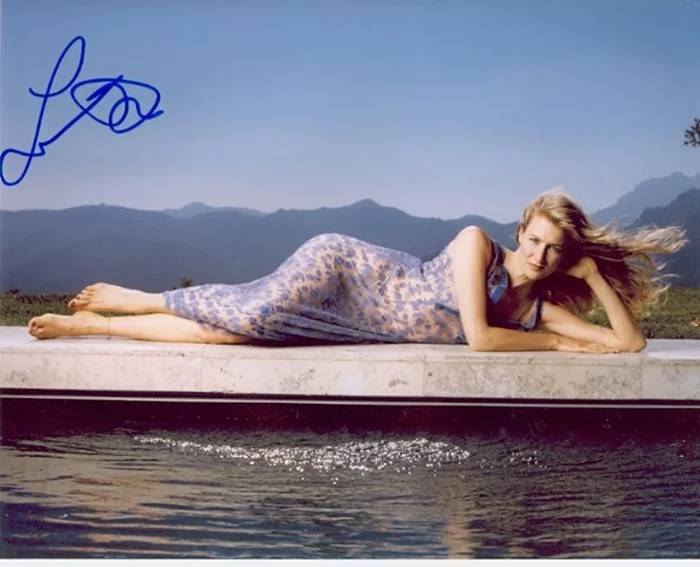 Laura Dern autograph