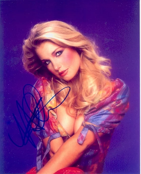 Heather Thomas autograph