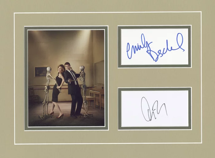 Bones autograph