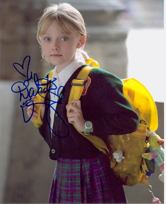 Dakota Fanning autograph
