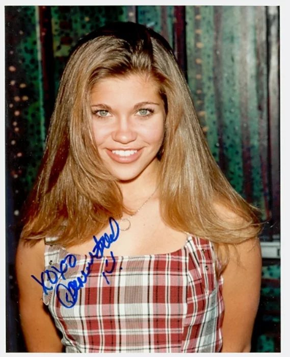 Danielle Fishel autograph