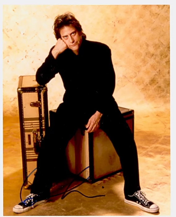 Richard Lewis autograph