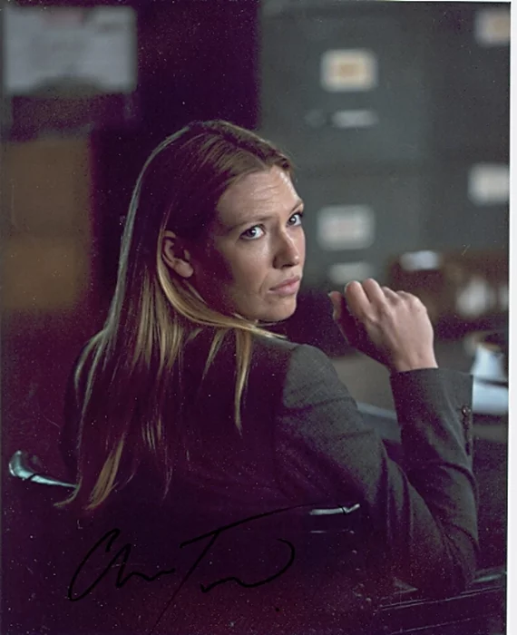 Anna Torv autograph
