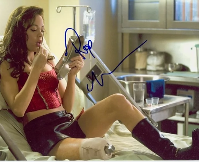 Rose McGowan autograph