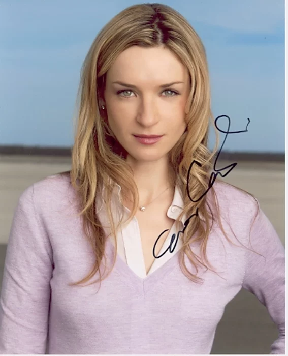 Ever Carradine autograph