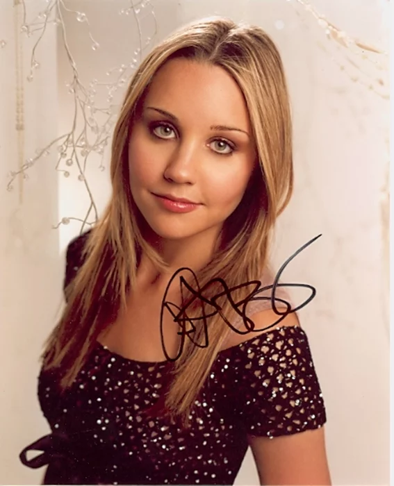 Amanda Bynes autograph
