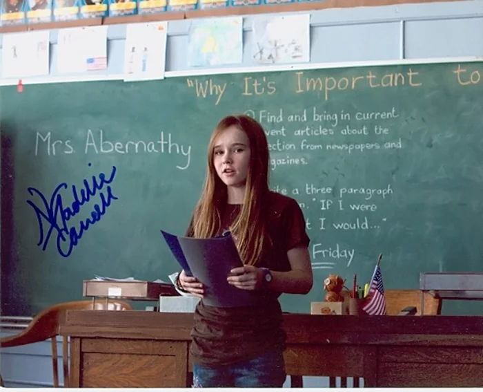 Madeline Carroll autograph