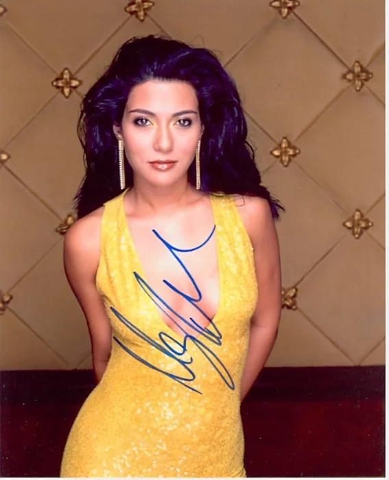 Marisol Nichols autograph