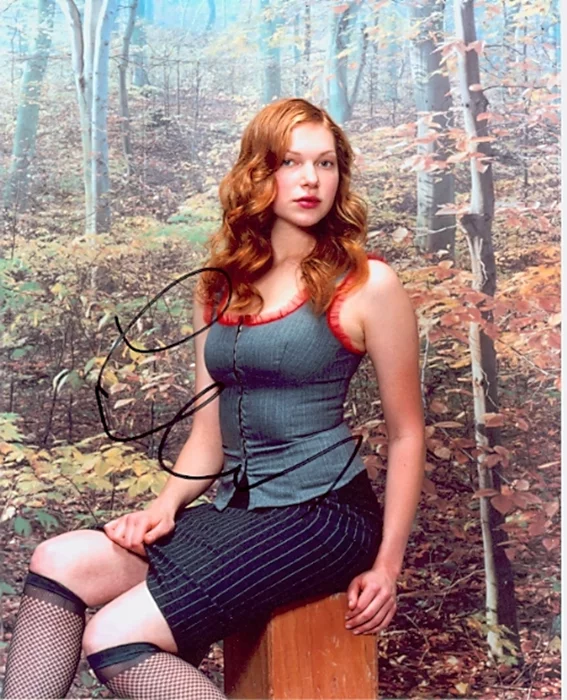 Laura Prepon autograph