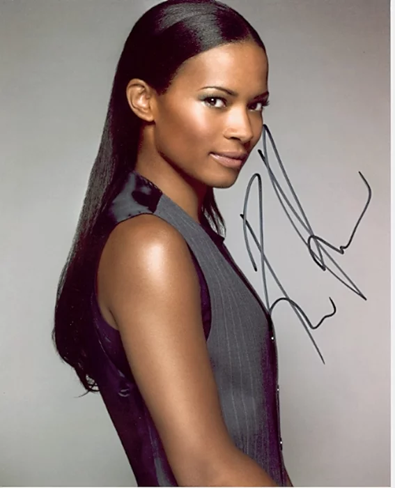 Rose Rollins autograph