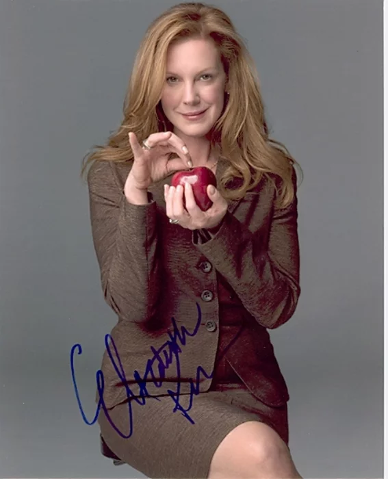 Elizabeth Perkins autograph