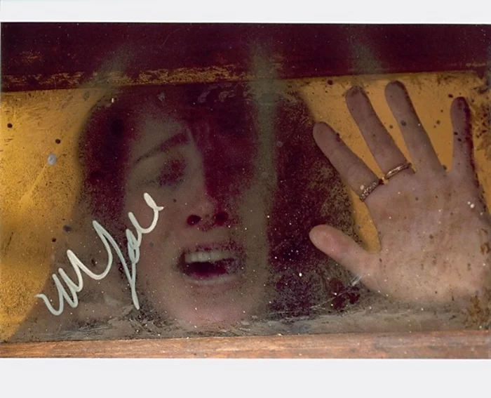 Martha MacIsaac autograph