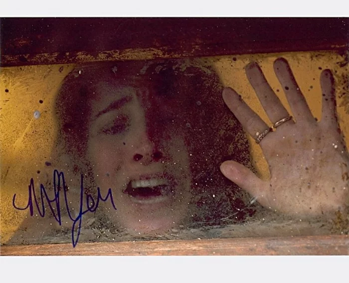 Martha MacIsaac autograph
