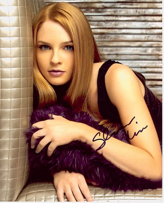 Shannon Lucio autograph