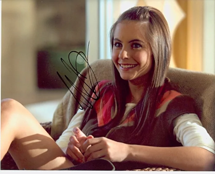 Willa Holland autograph