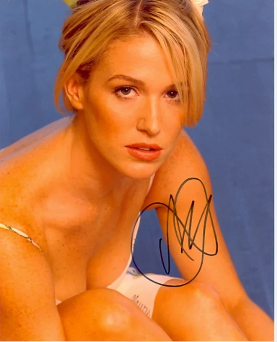 Poppy Montgomery autograph