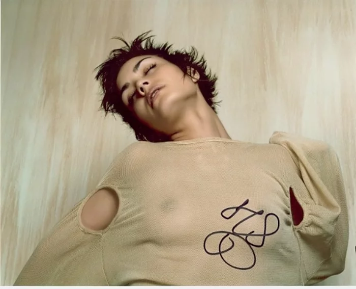 Shannyn Sossamon autograph