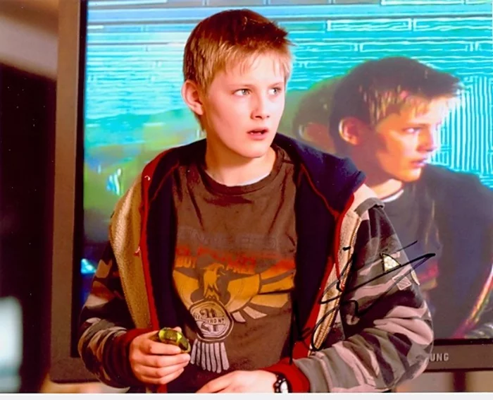 Alexander Ludwig autograph