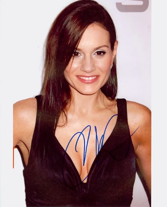 Kara DioGuardi autograph