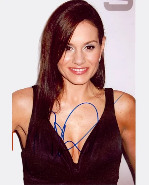 Kara DioGuardi autograph