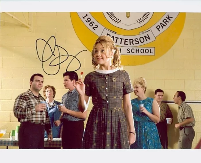 Amanda Bynes autograph