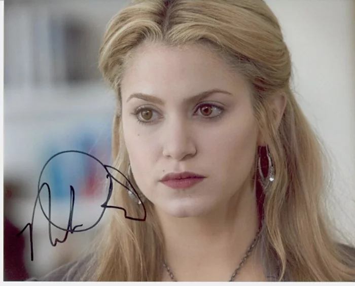 Nikki Reed autograph