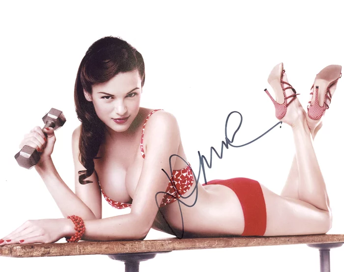 Danneel Harris autograph