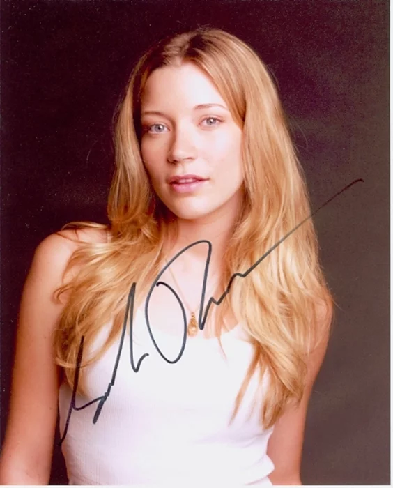 Sarah Roemer autograph