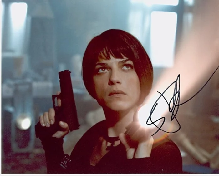 Selma Blair autograph